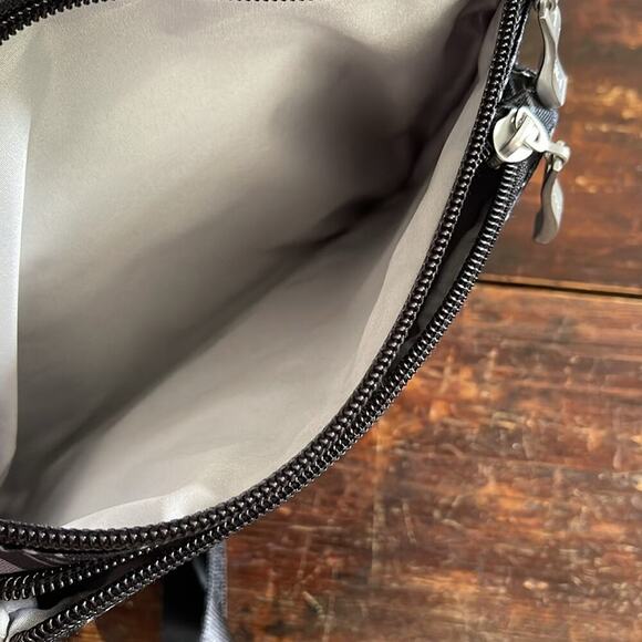 Baggallini Black Print Everywhere Crossbody Bag W/Pouch 9"x9"x2.5" - Picture 4 of 7